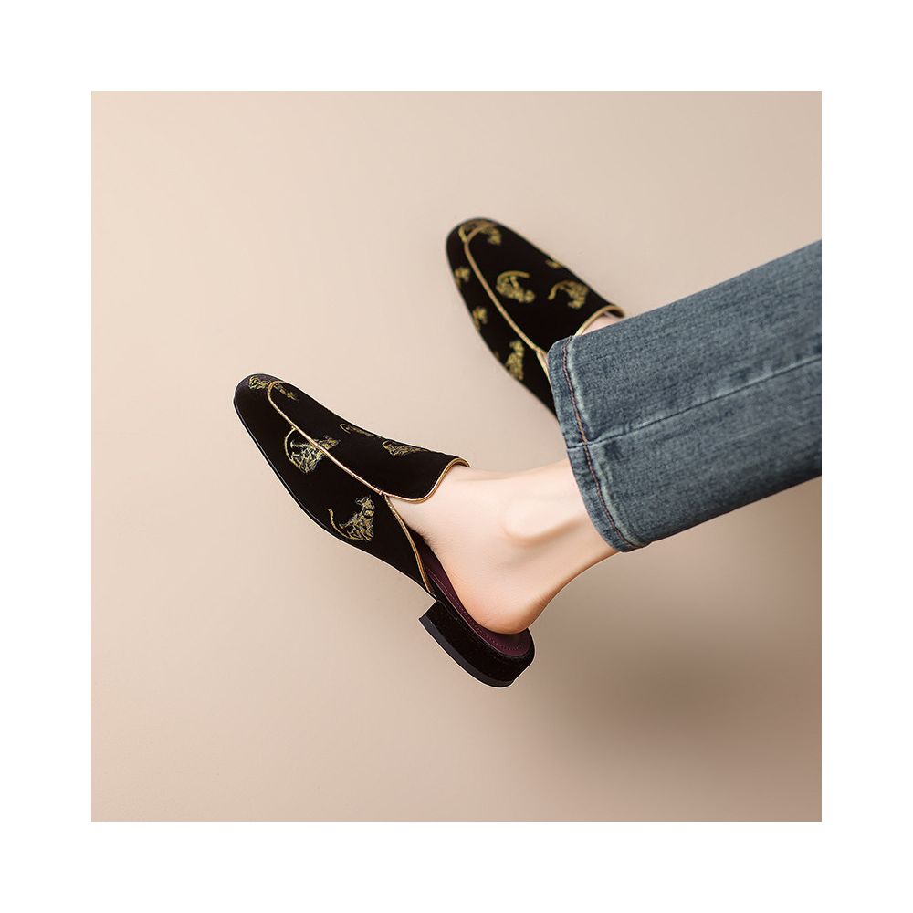 Diao er Little Cheetah Women s Summer Cloth Embroidered Flat Mules Closed Toe Half Slip Sandals image 4
