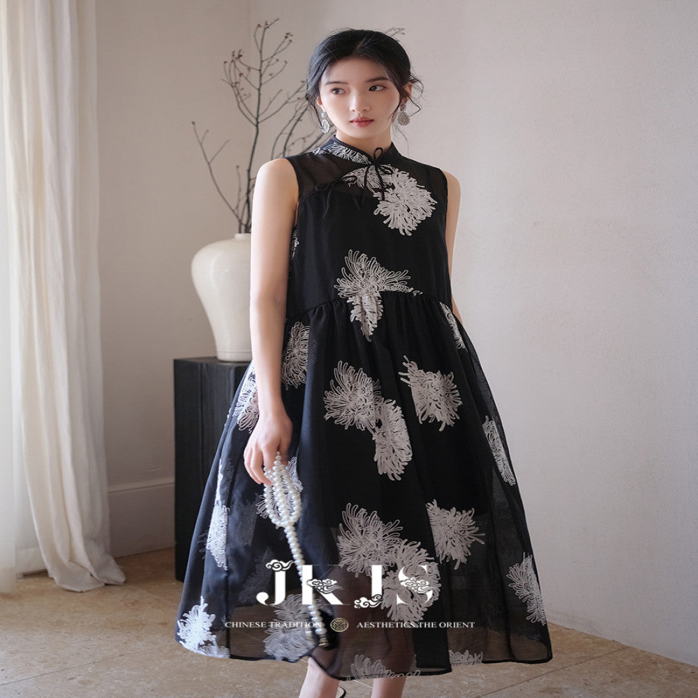JKJS offers a vintage long dress with heavy embroidery and straps featuring a 2025 new Chinese style buckle sleeveless dress image 1