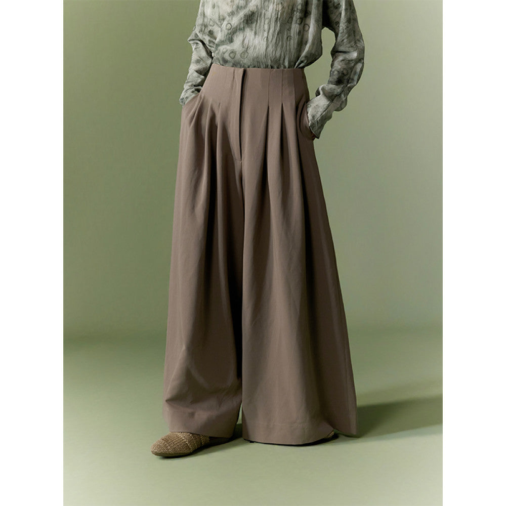 Xiaolu Miya s Walking Horse drapes and makes you look slim and tall Simple and versatile high waisted wide leg trousers image 6