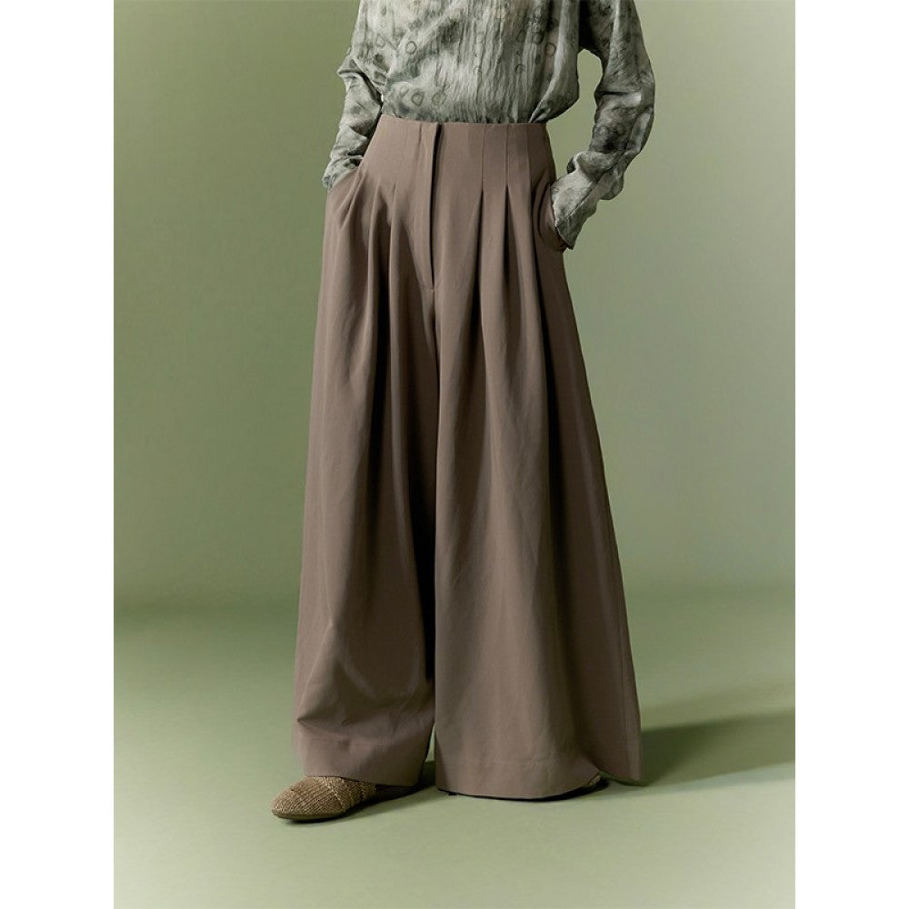 Xiaolu Miya s Walking Horse drapes and makes you look slim and tall Simple and versatile high waisted wide leg trousers image 12