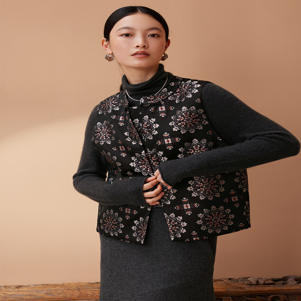 Ruyi Lianyun Yunxi Brocade Satin Buttoned Front Quilted Vest Women s New Chinese Style Beaded Button Vest image 1