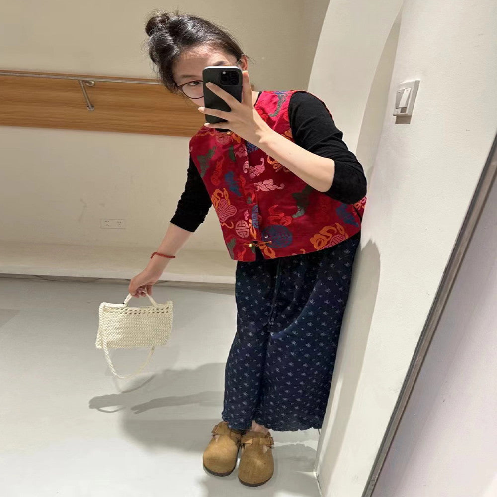 Retro new Chinese satin velvet red vest vest vest women s autumn new style high end floral wide leg pants set image 4