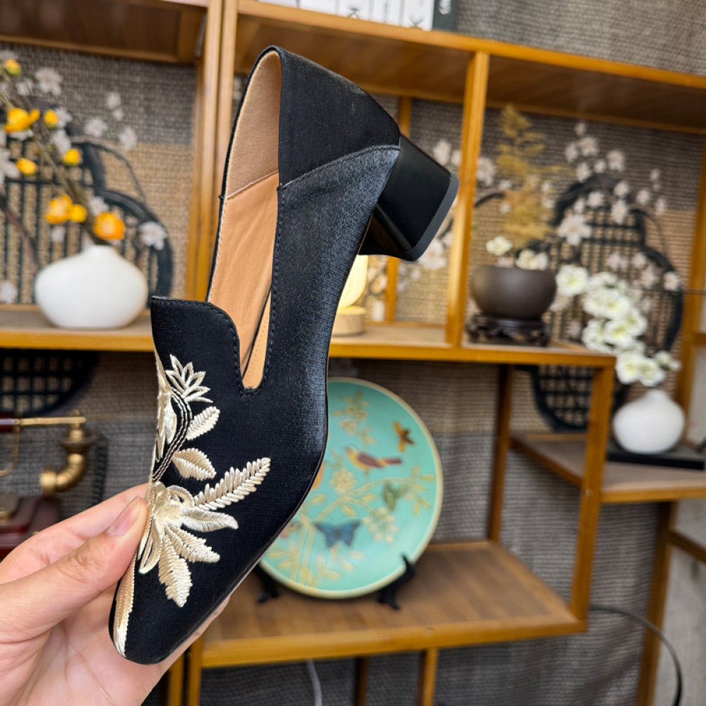 New Chinese embroidery shallow mouth flat sole single shoe for women with soft sole comfortable Chinese style paired with qipao design niche temperament socialite image 5