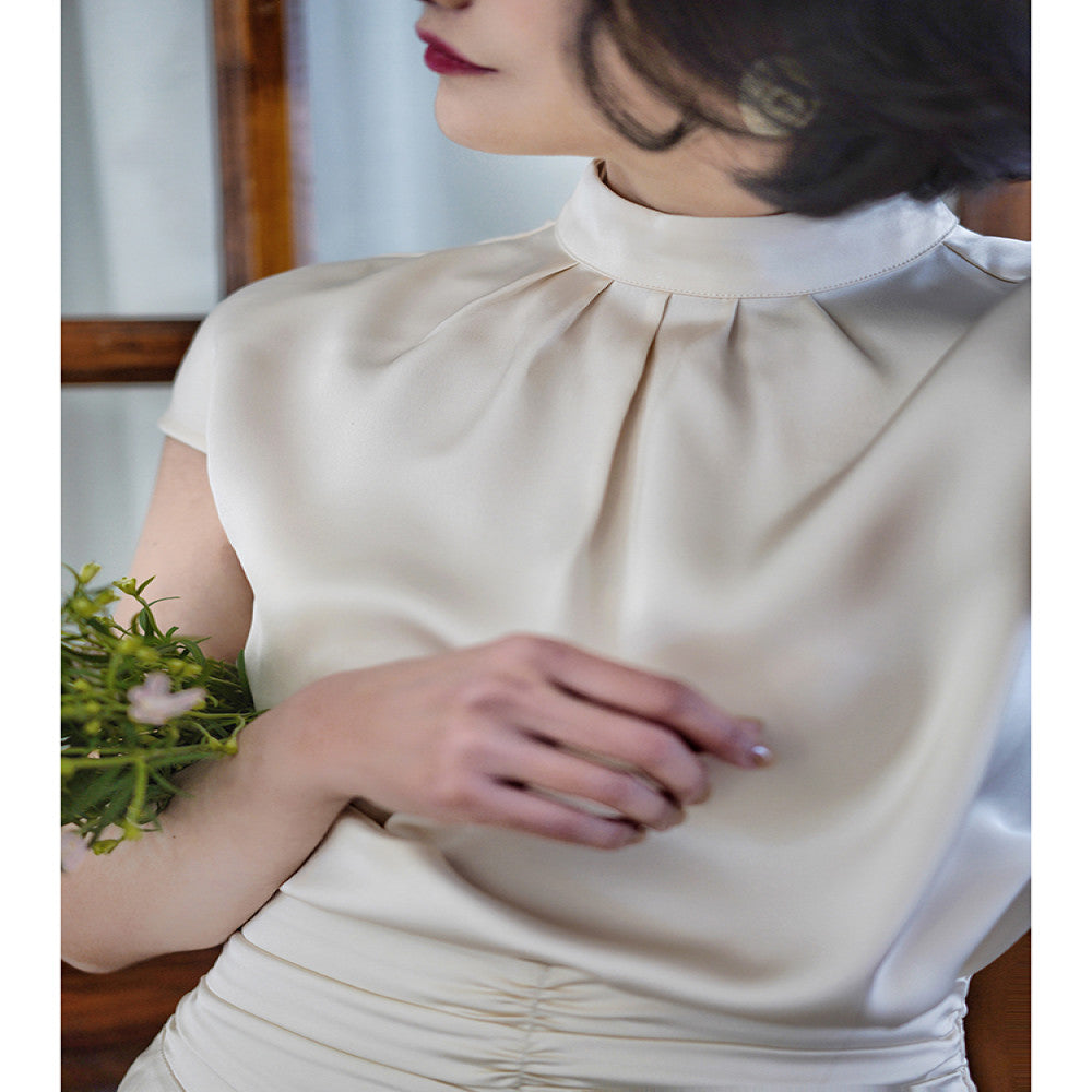 Ching s French retro elegant satin top with a half high collar to cover the flesh OL commuter outfit that looks white and versatile in summer image 3