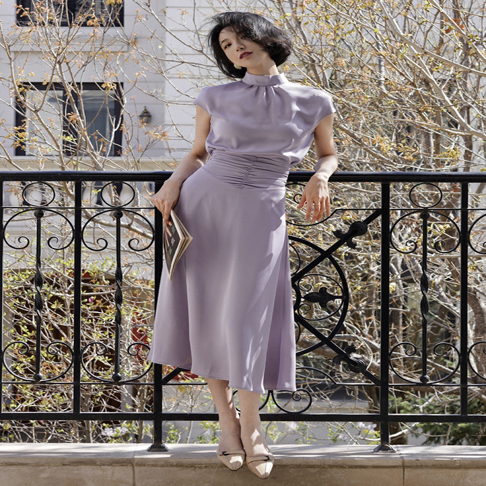 Ching s French retro elegant satin top with a half high collar to cover the flesh OL commuter outfit that looks white and versatile in summer image 4
