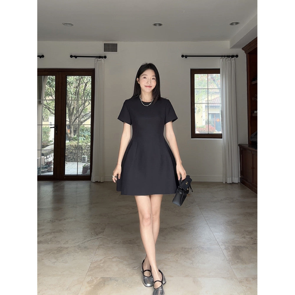 Guo Jiunian s temperament is that of a socialite with sleeveless waist and slimming vest She is wearing a princess dress and a summer new suit dress image 32