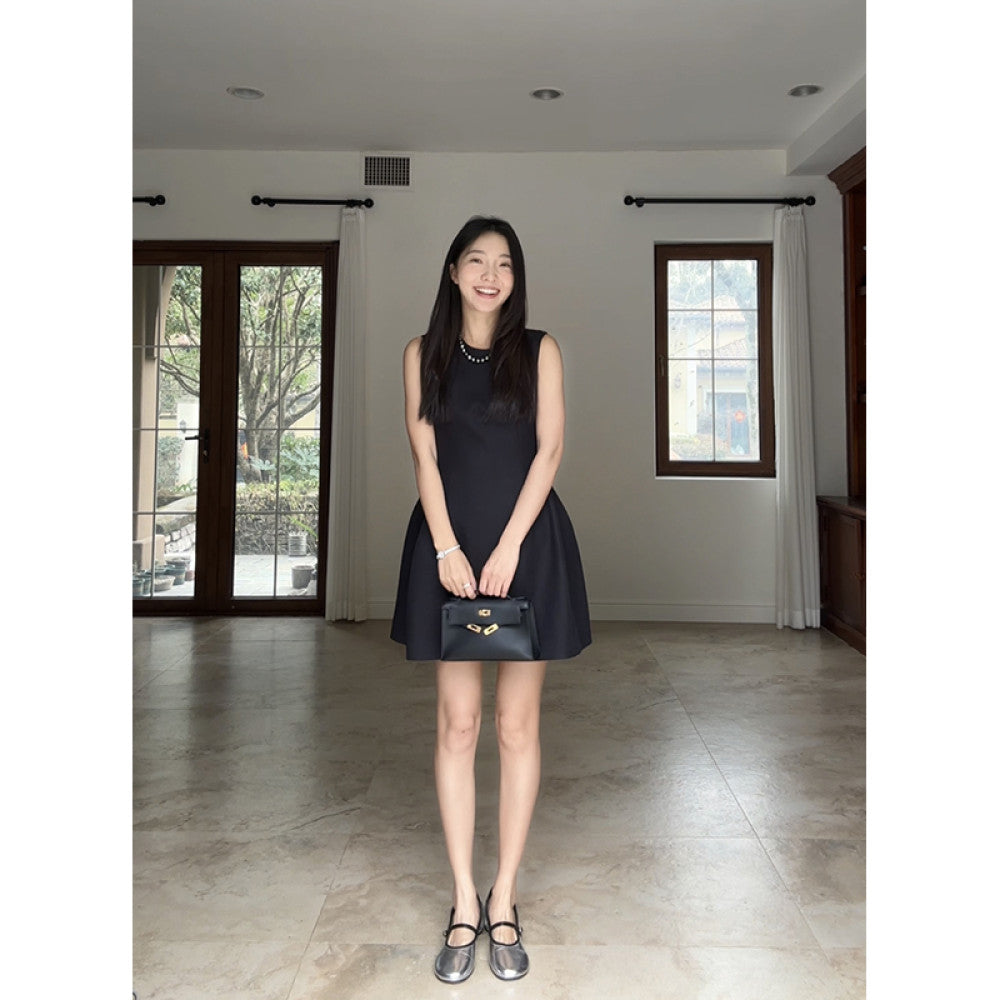 Guo Jiunian s temperament is that of a socialite with sleeveless waist and slimming vest She is wearing a princess dress and a summer new suit dress image 66