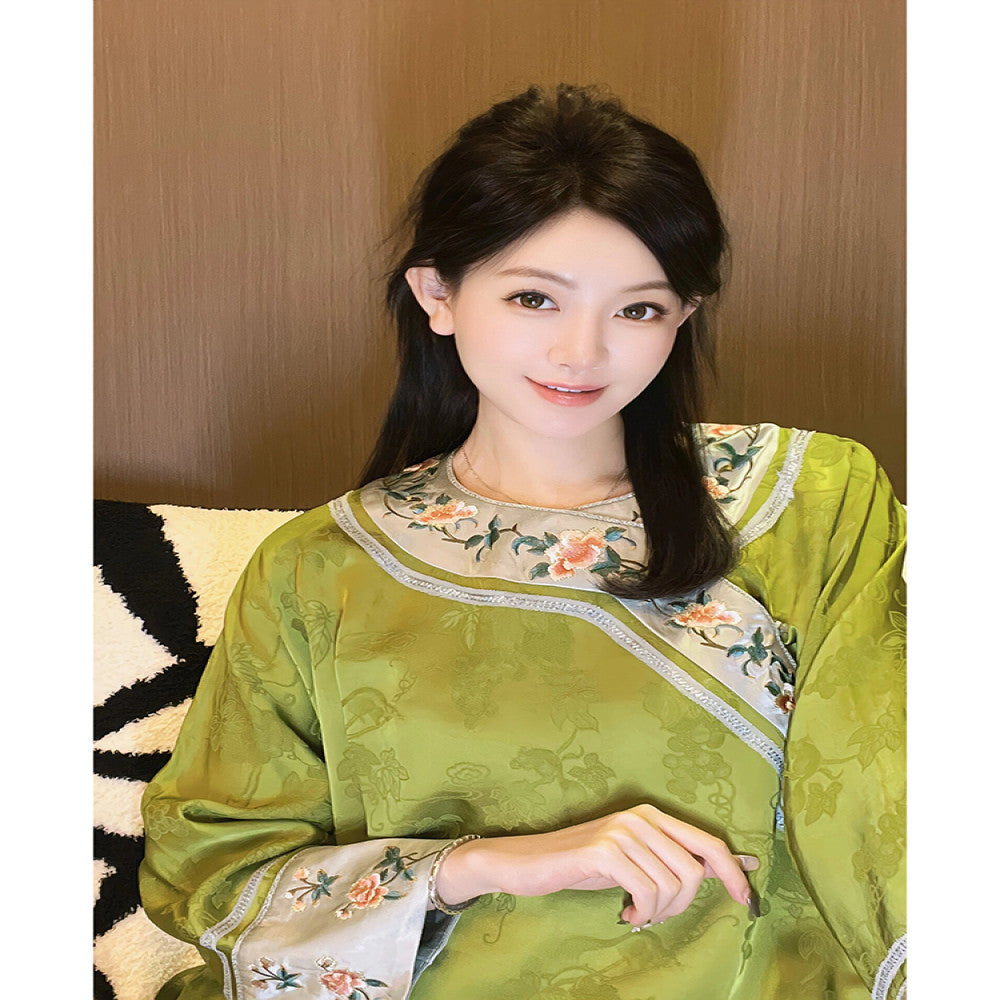 New Chinese style diagonal green shirt autumn women 2025 new design sense retro improved Chinese style embroidered short top image 6
