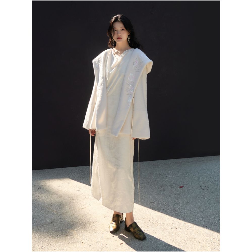 Alpaca wool heavy industry iridescent bead embroidery milk white short cloak jacket image 2