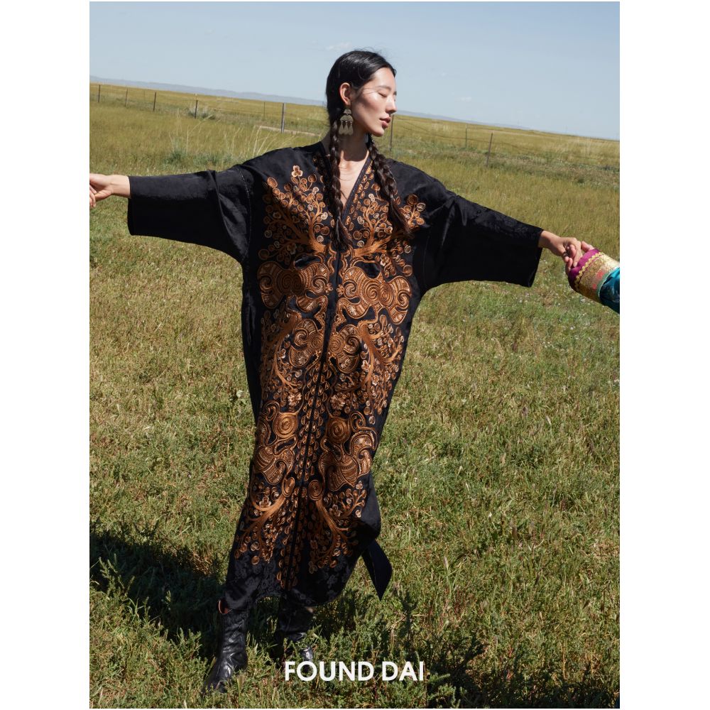 Lush banyan tree Dong ethnic group antique embroidery over 800000 stitches new Chinese style robe style dress image 4