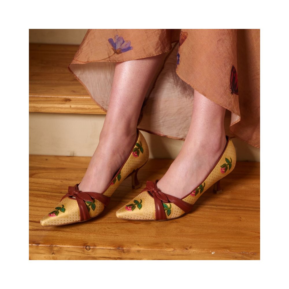 Vintage Vintage Small Square Head Yellow Rose Original Embroidery Custom Fabric Antique Sheep Leather Shoes High End Edition image 25