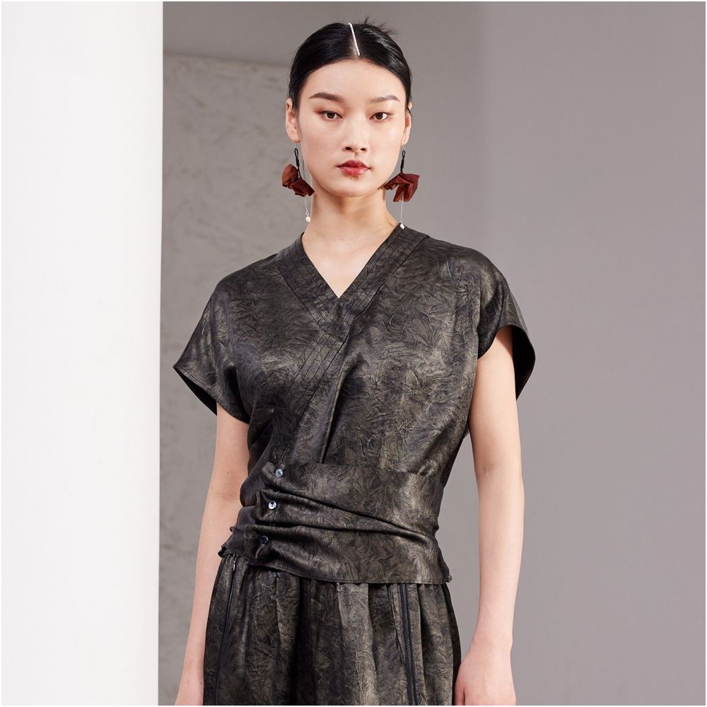 New Chinese acetate pleats elegant texture niche design glossy shirt J42C204 image 14