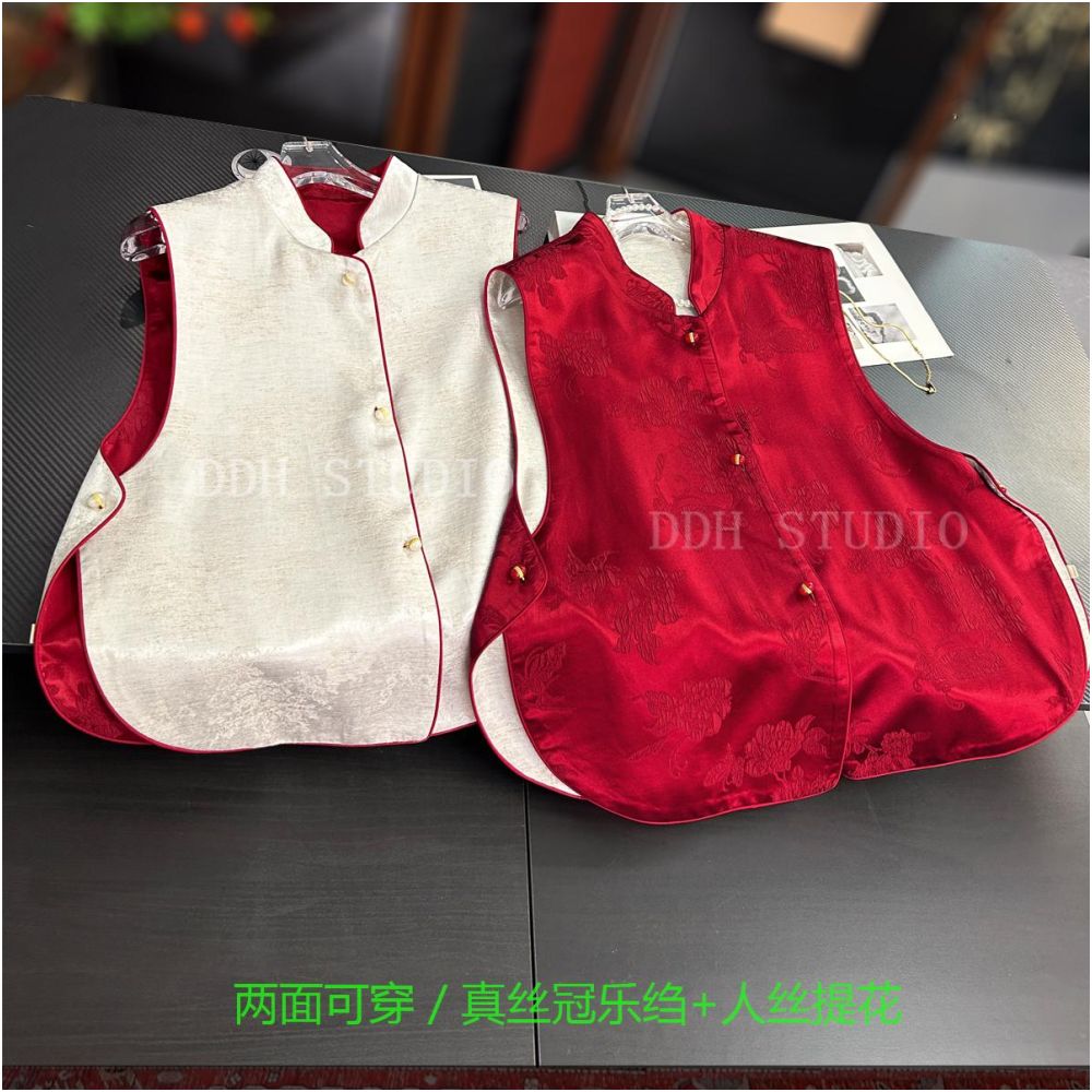 Retro red double sided Chinese standing collar vest retro jacquard New Year greeting Chinese style vest top early spring style image 4