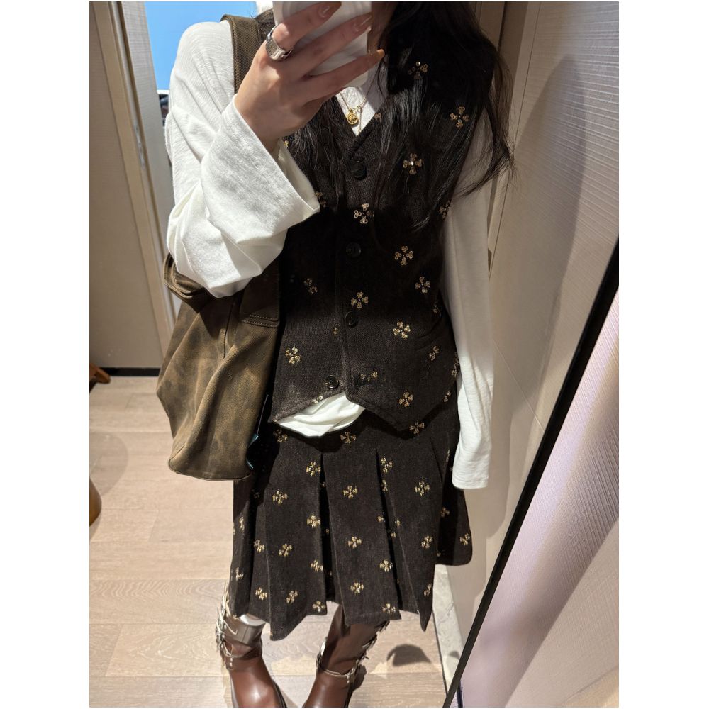 Miu style outfit Nail bead gray vest for women in autumn 2025 new heavy industry heiress layering clothes on the vest image 4