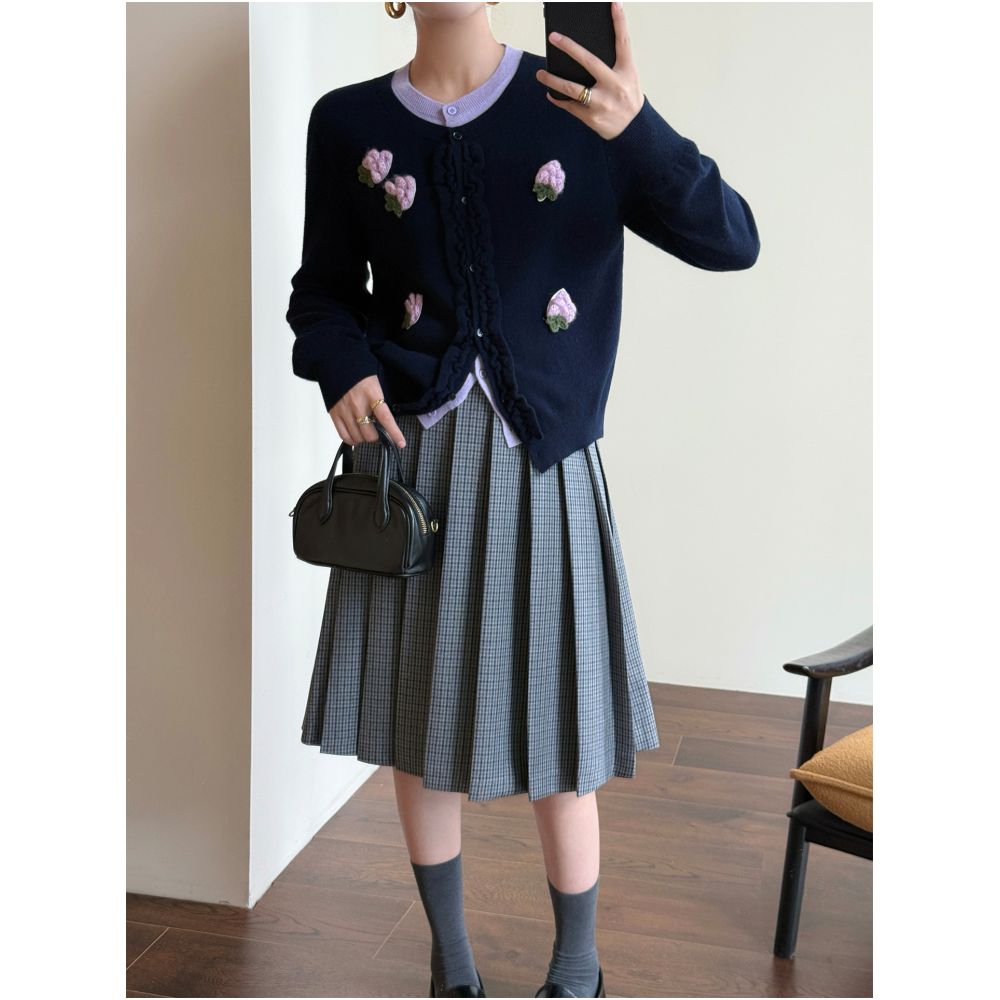 Wanger sweet Paris 100 Australian wool flower fake two piece contrasting black fungus edge knitted cardigan jacket image 4