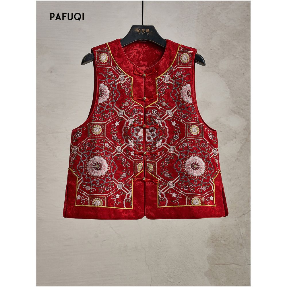 Improved high end new Chinese style women s clothing 2025 new winter heavy industry embroidery layered red vest jacket image 5