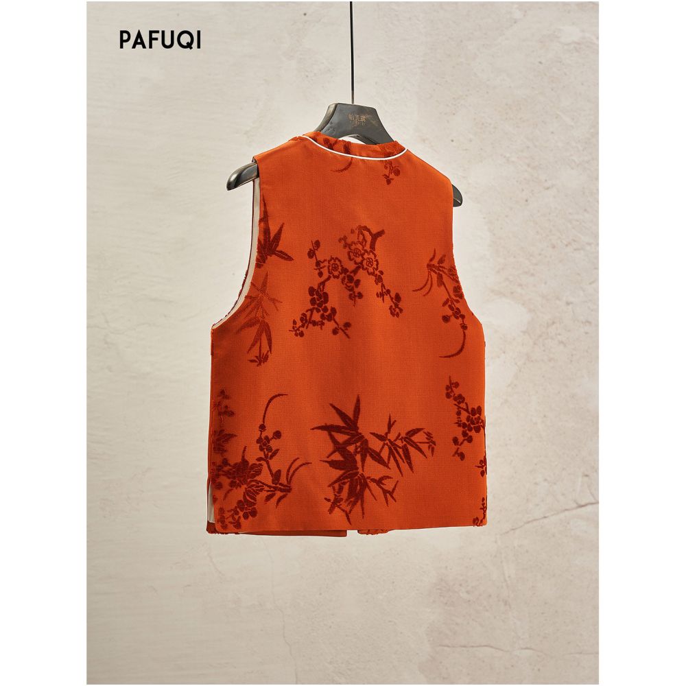 New Chinese style light Chinese style 2026 autumn women s clothing is stunning with a loose buckle vest and a loose silhouette layered in a red New Year s robe image 5