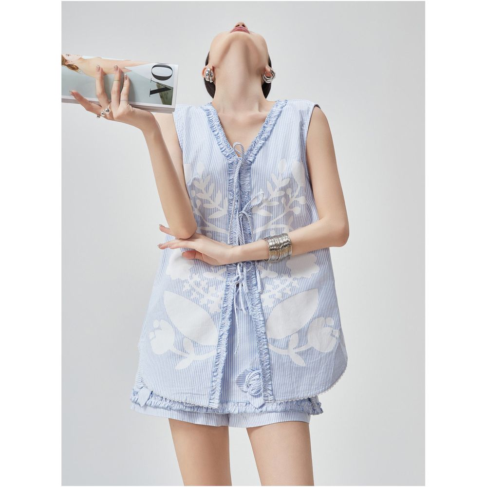 Blue striped printed V neck sleeveless vest set for women with a niche and three dimensional floral skirt and pants two piece set trendy image 3