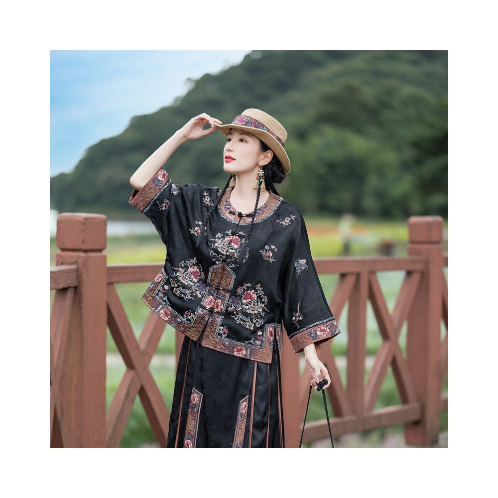 2025 Autumn New Loose Outfit New Chinese Style Shirt Chinese Style Women s Clothing Heavy Industry Embroidery Meat Covering Top Coat image 5