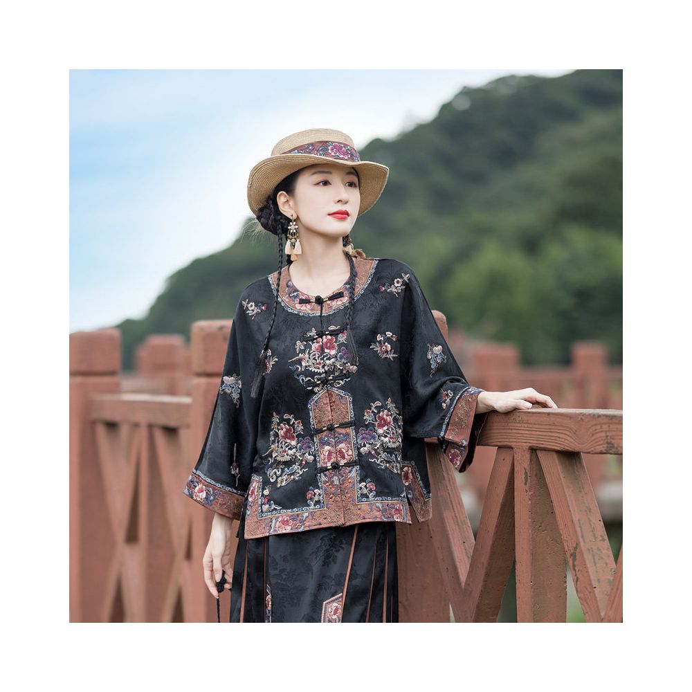 ASAYA5836 – Heritage Bloom Embroidered Jacket 🌺🖤