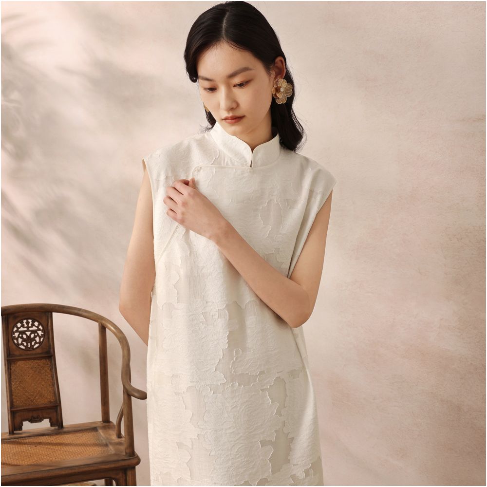Ruyi Lianyun Junyao Stand up Collar Embroidered Dress with Cutout Floral Print New Chinese Style Jade Bead Sleeveless Long Dress image 1