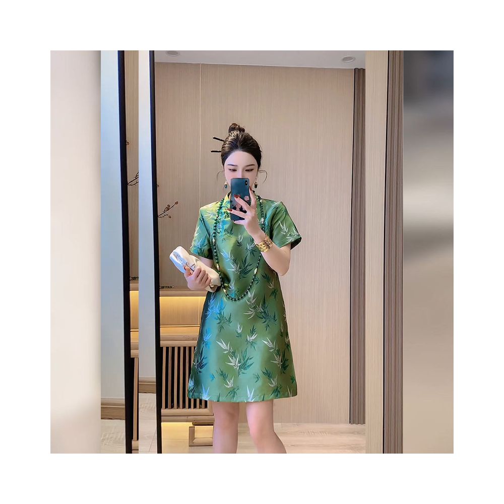 New Chinese style green improved cheongsam dress for women in summer short and high end exquisite temperament dress image 3
