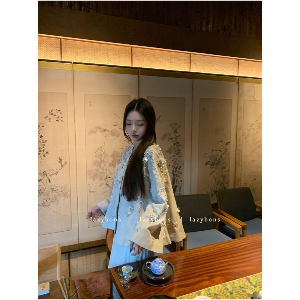 New Chinese style short jacket for women in autumn and winter light luxury high end and luxurious exuding the temperament of a noblewoman Heavy duty beaded embroidered cloak with Chinese style embroid image 3