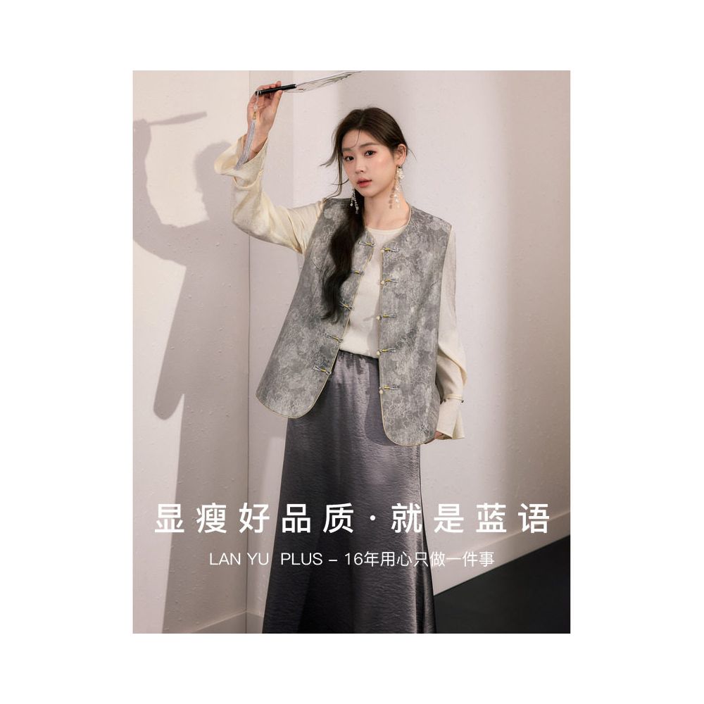 Blue language plus size women s clothing new Chinese jacquard vest high waist flowing light half skirt autumn long sleeved top three piece set image 4