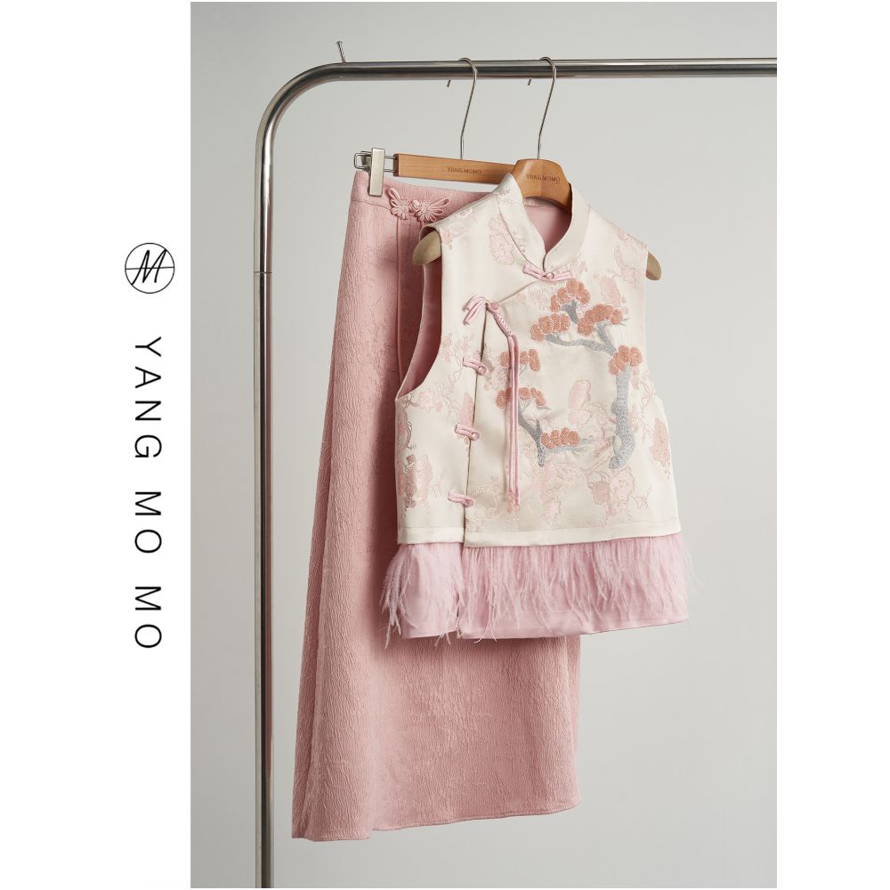 New Chinese Style Song Dynasty Brocade Embroidery Patchwork Frayed Edge Vest and Skirt Set 2025 Winter New Elegant Women s Clothing image 0