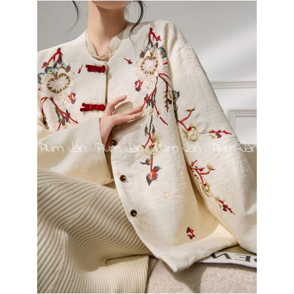 Plum Jan Heavy Industry Embroidered New Chinese Style Pan Button Short Top for Women Great Looking Winter Thick Coat image 2