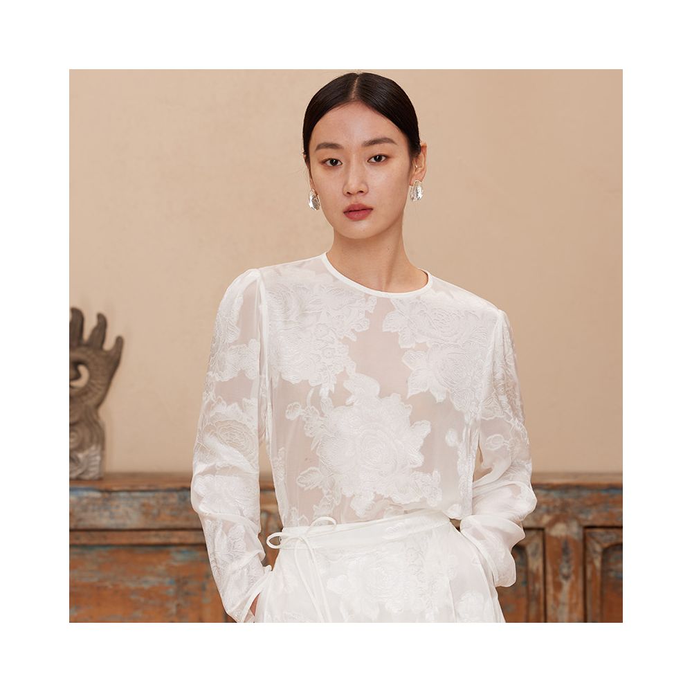 Ruyi Lianyun Retro New Chinese Long sleeved Top Commuter Style Round Neck Mulberry Silk Scissors Shirt for Women in Spring 2024 image 4