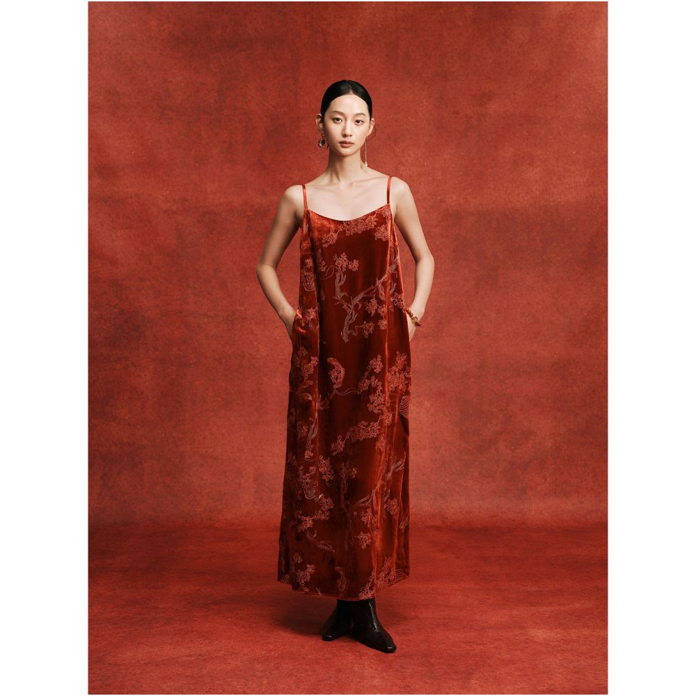 Nian Twelve will drink embroider silk velvet suspender skirt new Chinese style loose temperament Chinese red dress image 3