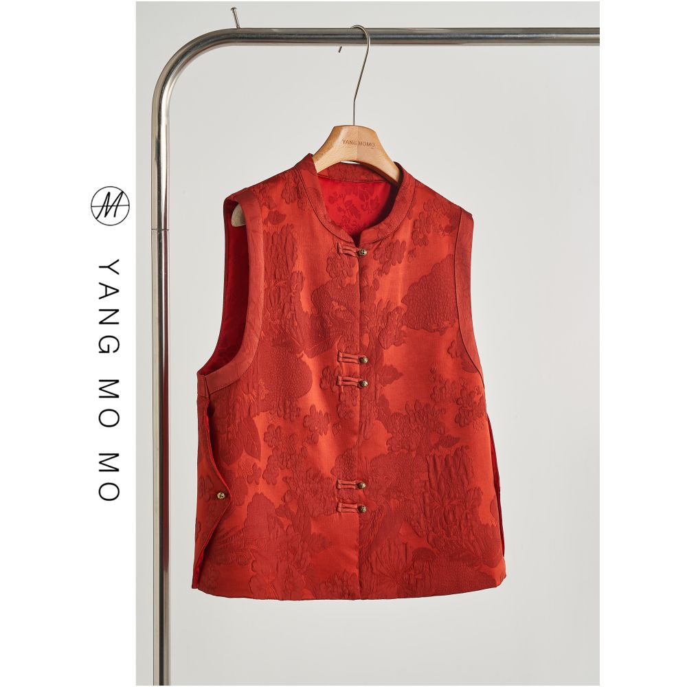 New Chinese style retro Chinese style Chinese red texture jacquard buckle Chinese style vest Year of the Horse Year of the Birth New Year s robe image 1