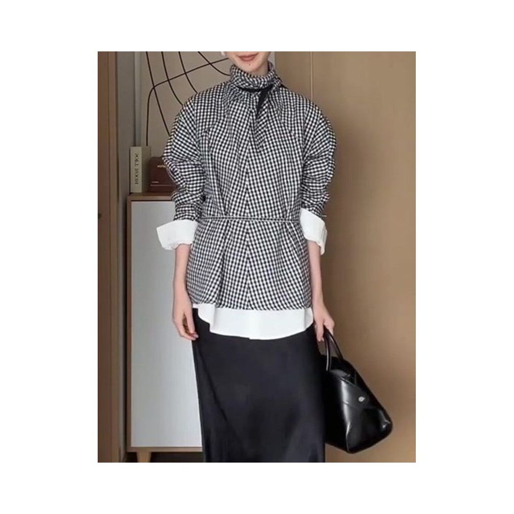 Withdrawal of cabinet women s clothing 2025 autumn new fashion design sense super beautiful black and white checkered lapel long sleeved shirt women s clothing image 2