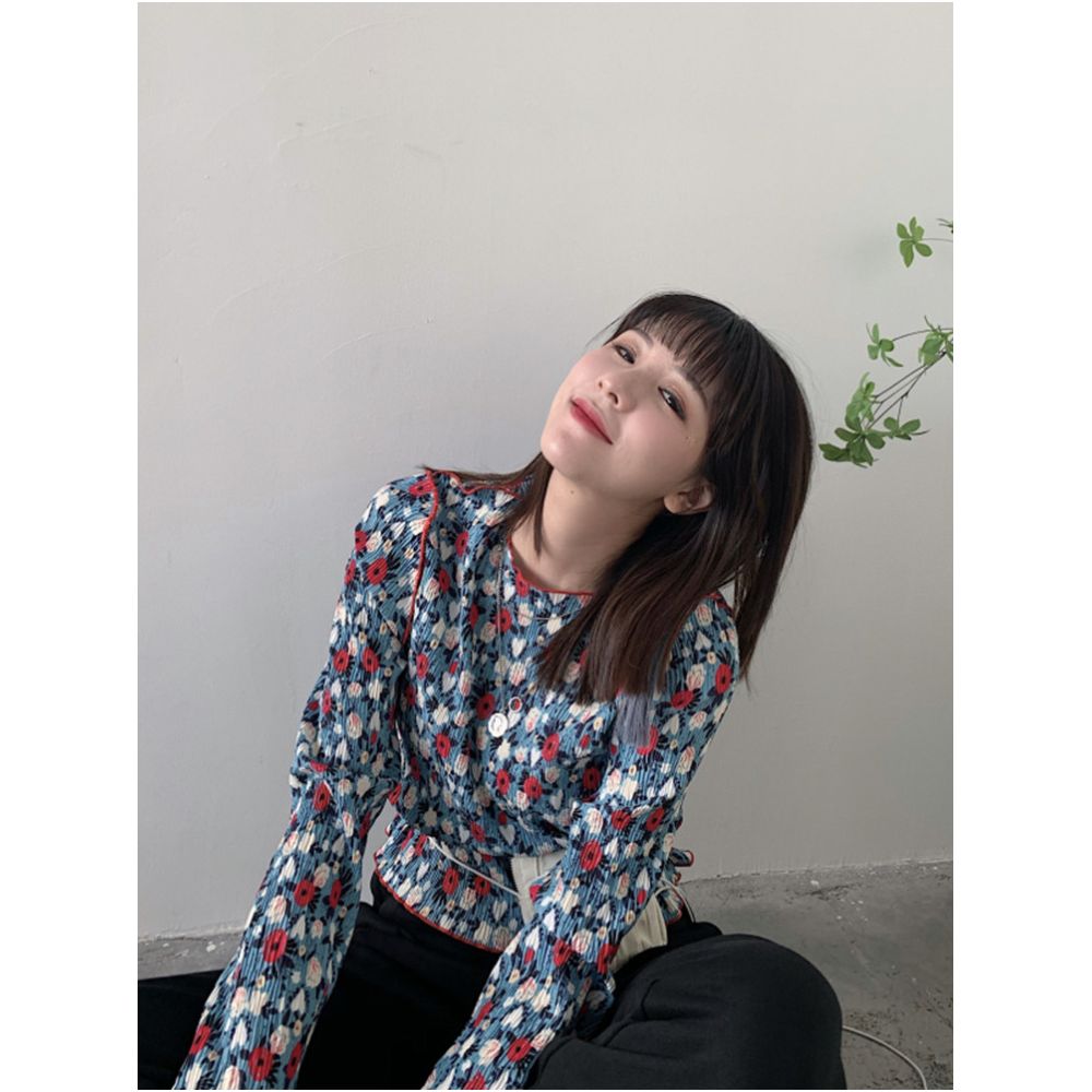 2025 autumn and winter new Korean fashion retro floral fungus edge base shirt for women Korean slim fit long sleeved top image 1