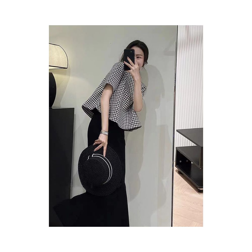 ASAYA6193 – Parisian Houndstooth Chic Top 🖤🤍