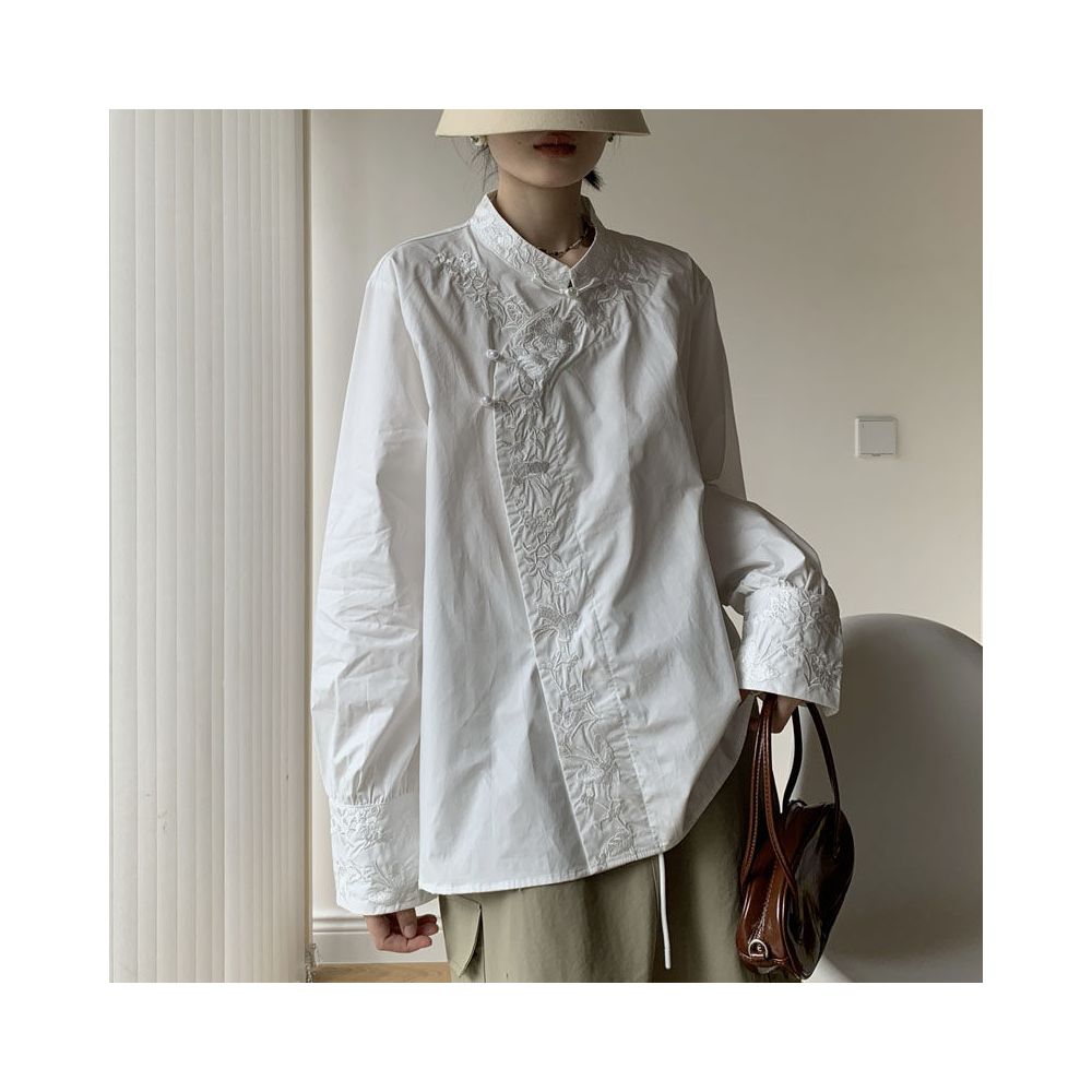 Ao Kiss 2026 Spring New Chinese style stand up collar button heavy embroidery flower shirt Chinese style high end pearl button top image 1