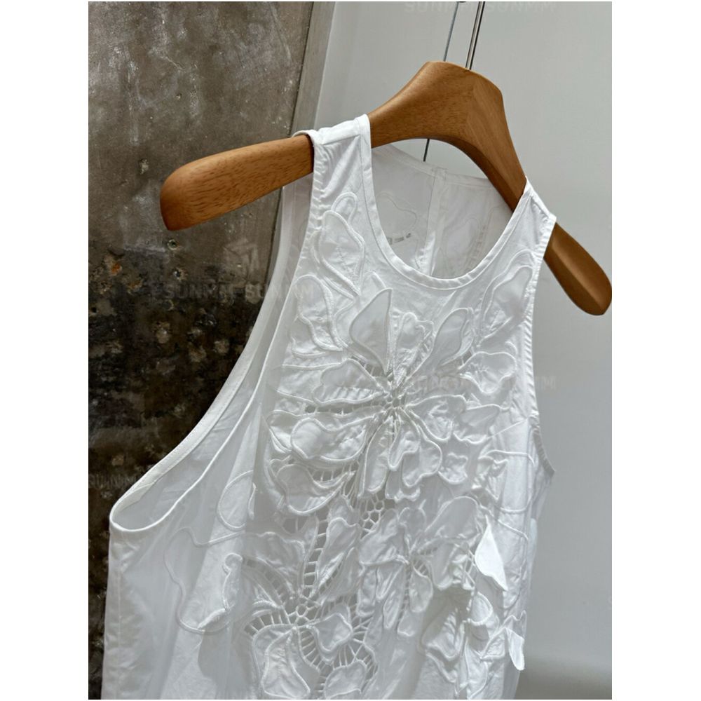 High end niche high end designer French hollow out temperament heavy industry three dimensional flower embroidery vest top from the buying shop image 3