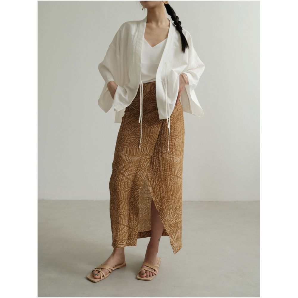 Hurry and grab this Only 20 pieces left in this last batch Resort style printed pure cotton pleated midi skirt with a chic slit and straight cut image 3