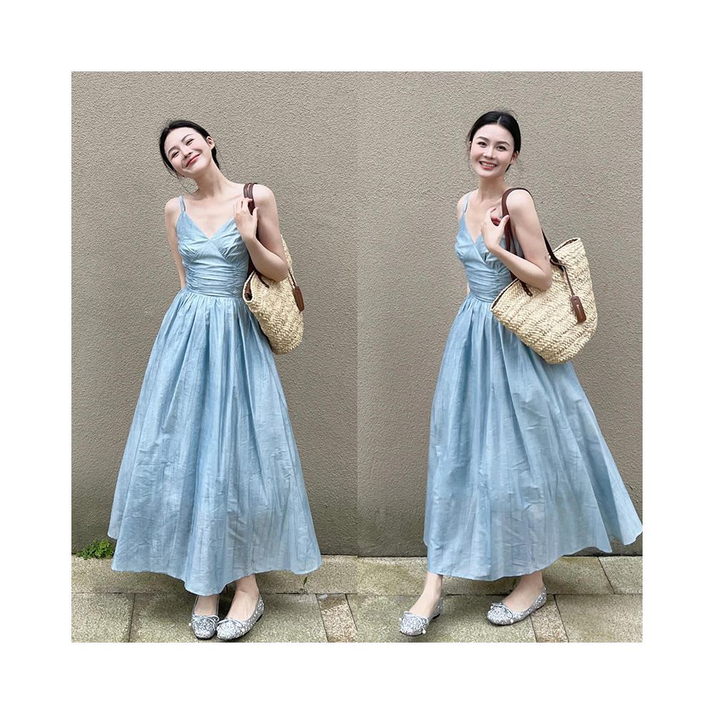 Tea break waist cinching slimming pleated V neck camisole dress for women 2025 summer French high end blue dress image 3