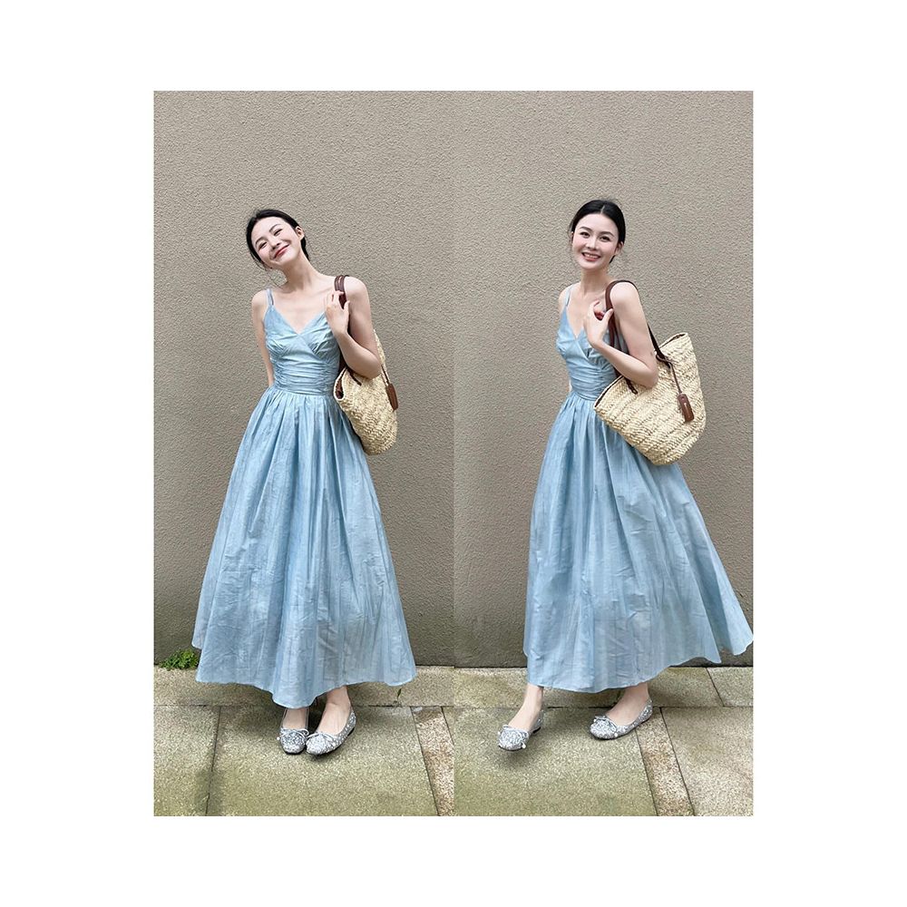 Tea break waist cinching slimming pleated V neck camisole dress for women 2025 summer French high end blue dress image 0