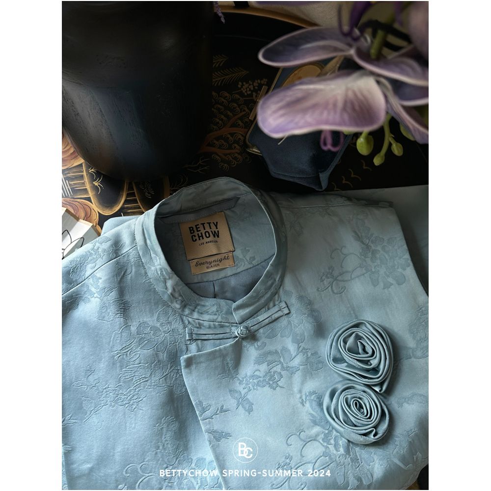 Bettychow Silk Shoulder Wrapped Rose Brooch Chinese Style Vest in Blue and Black Elegant Chinese Style Top image 2