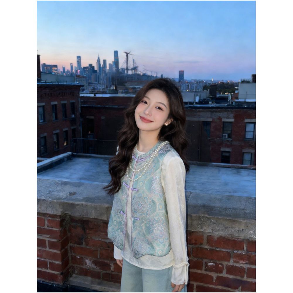 New Chinese style blue delicate jacquard round neck elegant vest for women 2026 spring collection traditional Chinese style gentle color blocked button vest image 3
