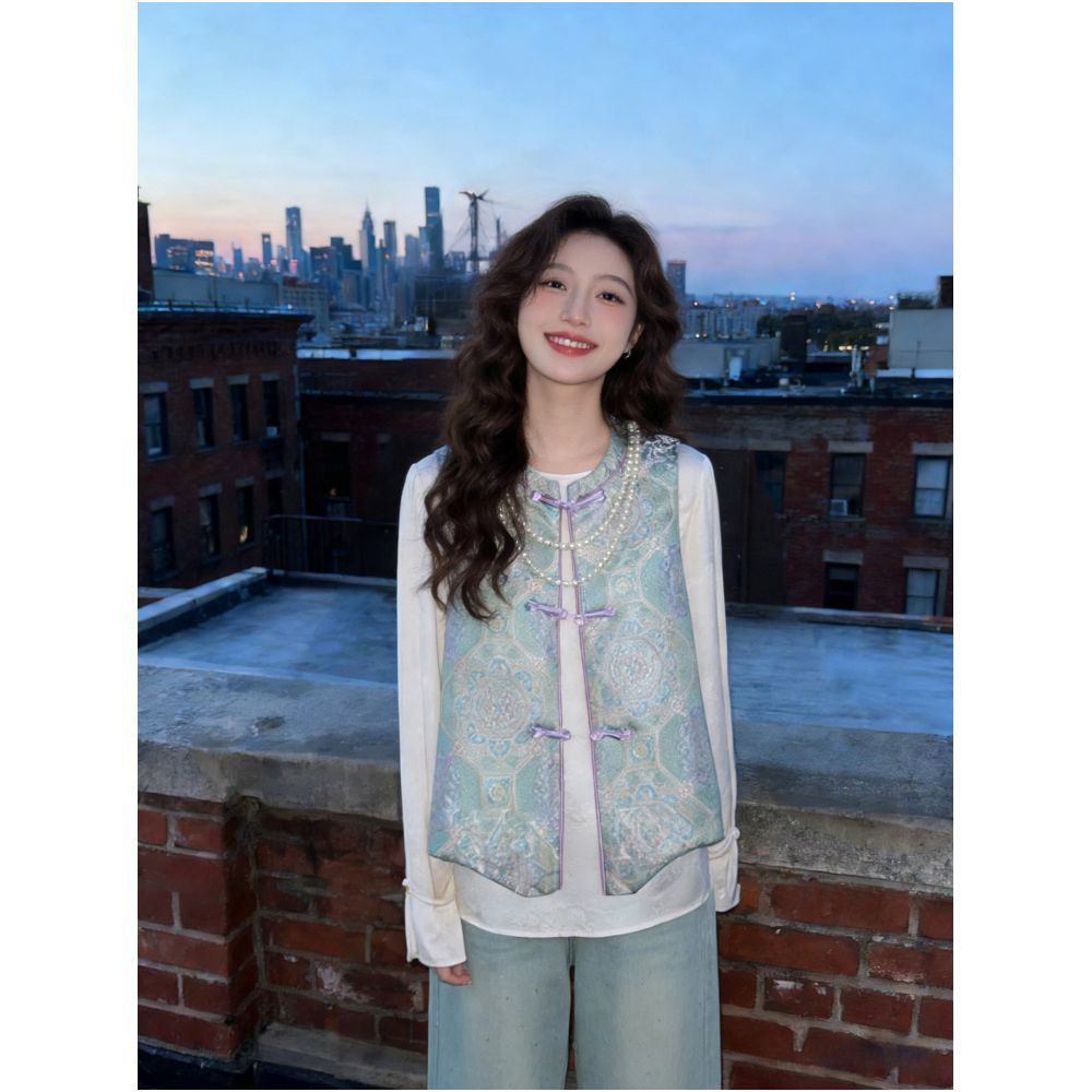 New Chinese style blue delicate jacquard round neck elegant vest for women 2026 spring collection traditional Chinese style gentle color blocked button vest image 0