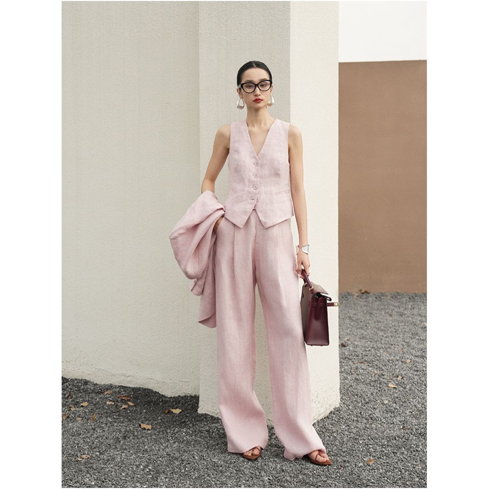 LemonChen s romantic and intellectual style features a low saturation pink European linen suit vest shorts and wide leg pants image 4