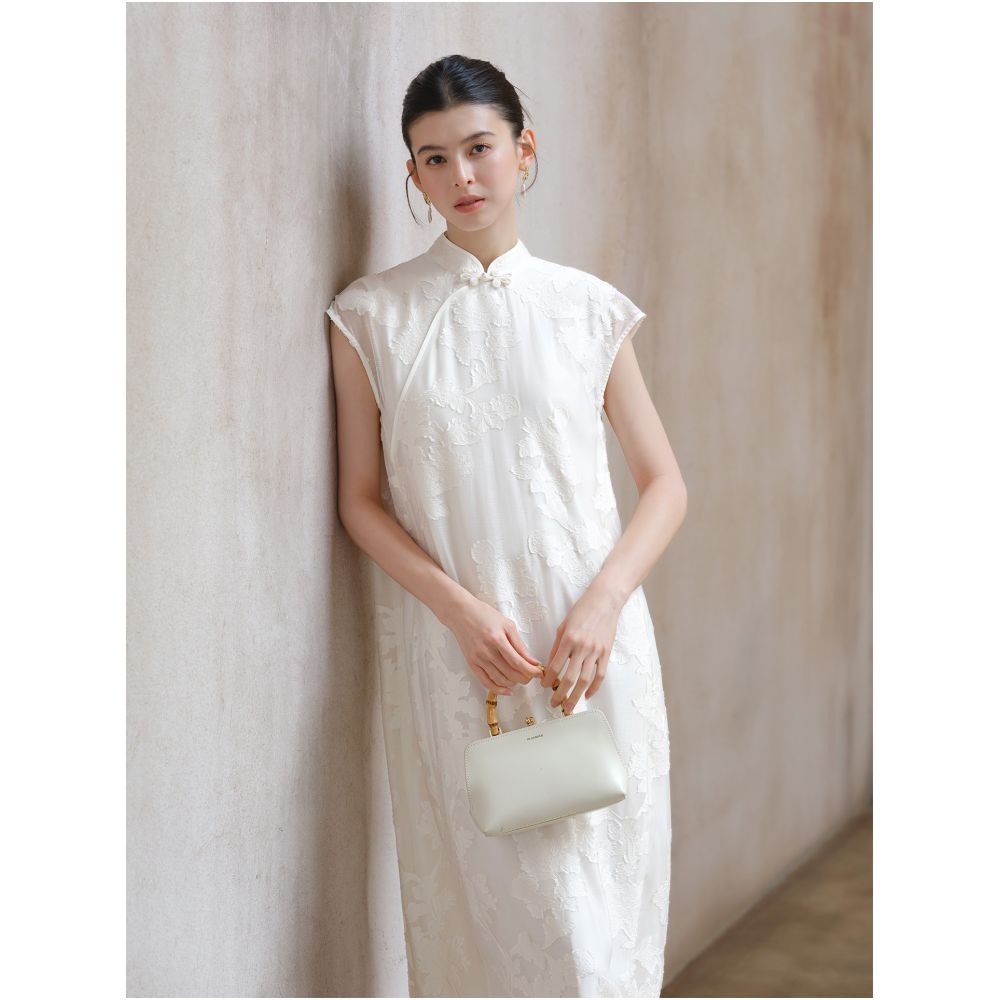 Chu Chan Yi Shi New Chinese Style Dress for Women Summer 2026 Chinese Style Stand Collar White Cut Out Floral Elegance Modified Cheongsam image 2