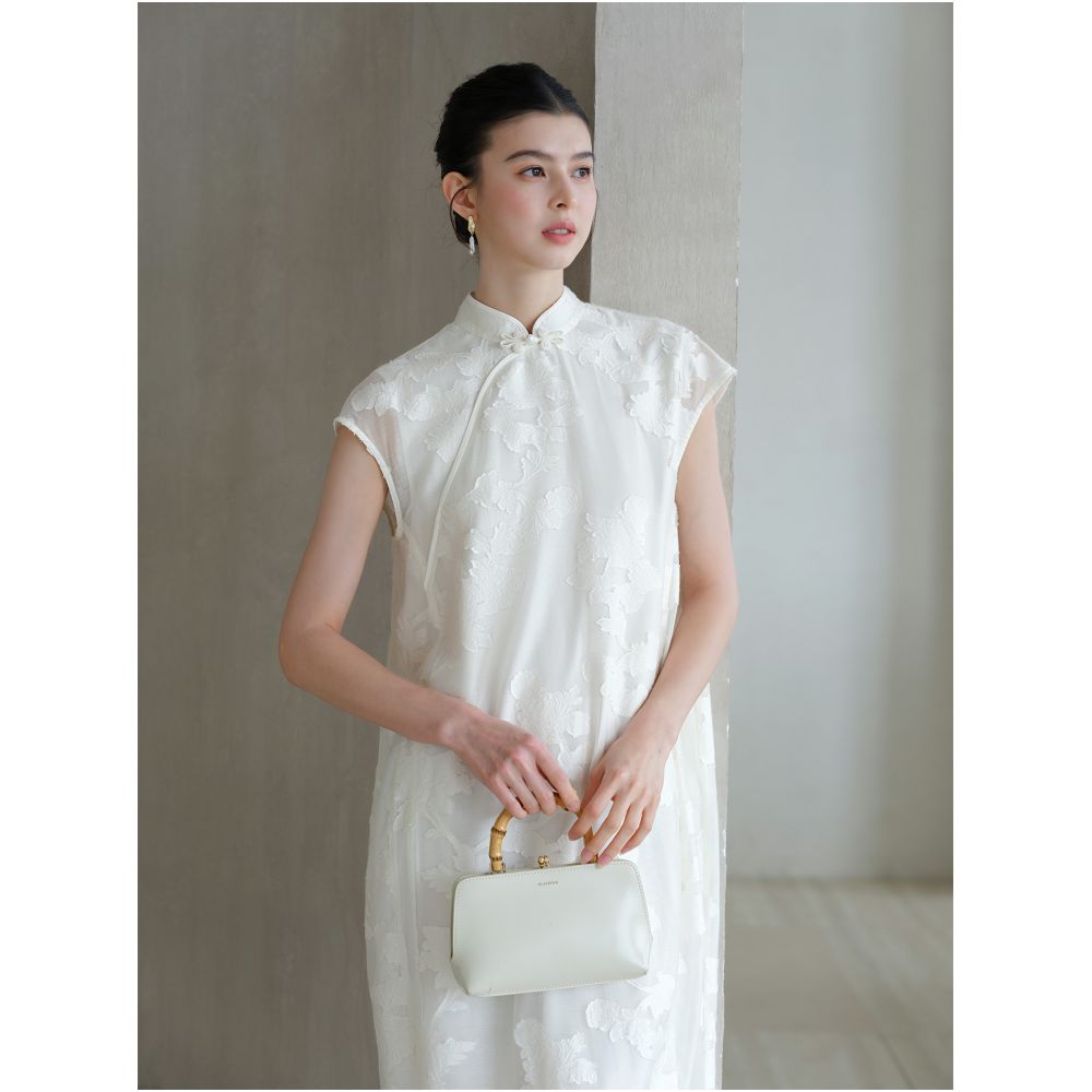 Chu Chan Yi Shi New Chinese Style Dress for Women Summer 2026 Chinese Style Stand Collar White Cut Out Floral Elegance Modified Cheongsam image 3