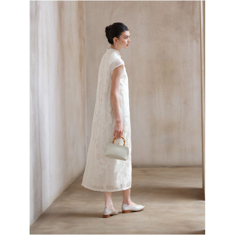 Chu Chan Yi Shi New Chinese Style Dress for Women Summer 2026 Chinese Style Stand Collar White Cut Out Floral Elegance Modified Cheongsam image 4