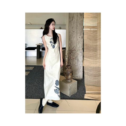 New Chinese retro style white floral print sleeveless slim fit long dress for women a hot trend this year image 0