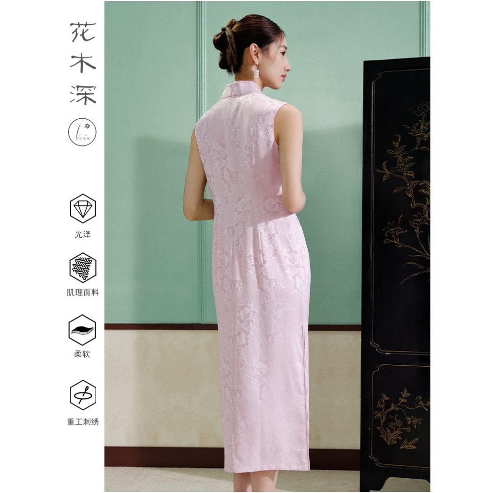 Huamu Shen s new Chinese style purple cheongsam suitable for everyday wear hand embroidered dress with silver embroidery jacquard acetate dress image 5